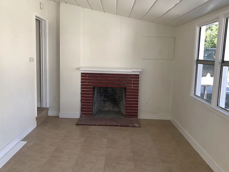1057 N Pershing Ave #3 — Photo 2
