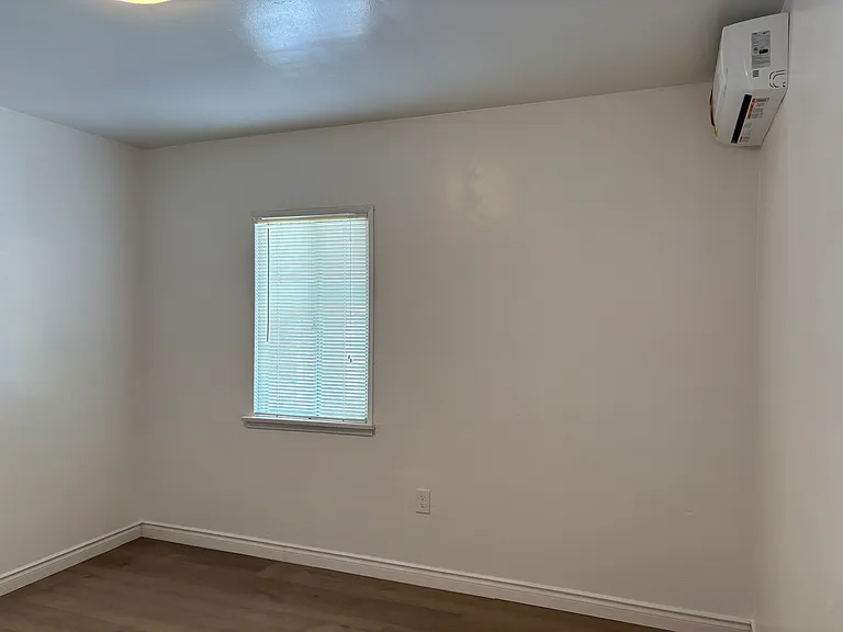 3946 Delta Ave — Photo 12