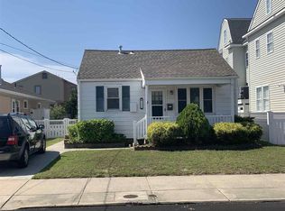 112 E Stockton Rd, Wildwood Crest, NJ 08260