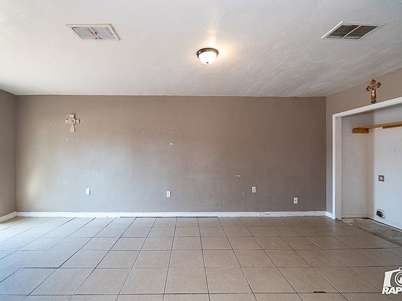 5th image of 1413 E Oak Ave