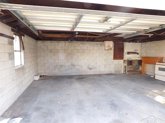 3rd image of 533 Meadowlawn St