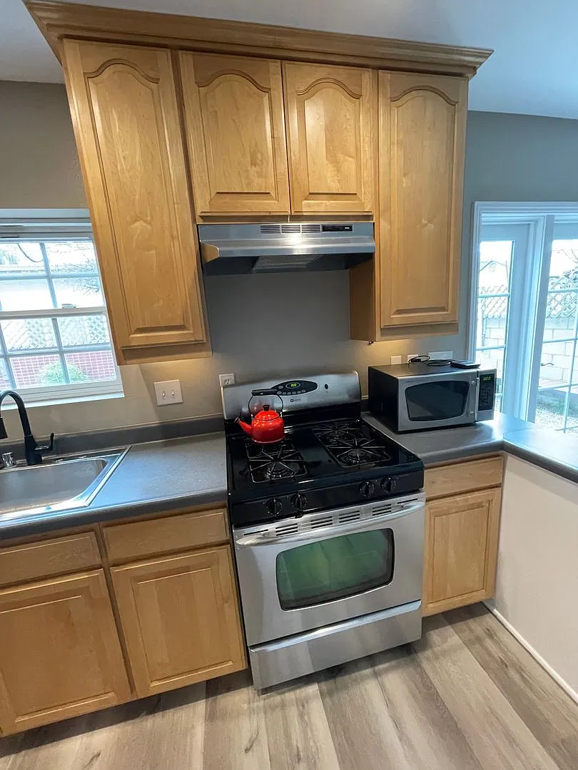 Beautiful 2 br/2Bth Back-end home with large backyard — Photo 3