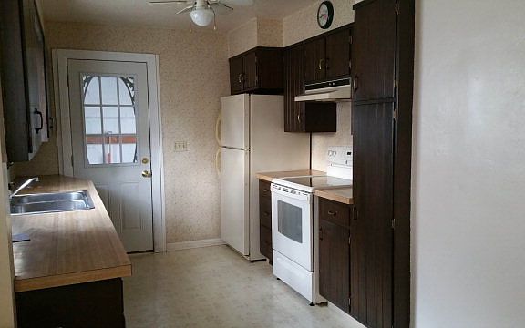 3rd image of 221 Kingsbury Ave
