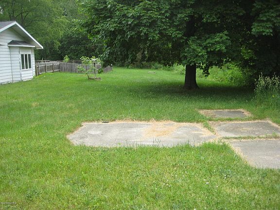 4th image of 65665 Kenyon Ave