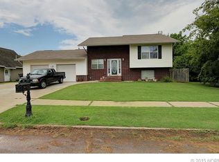 708 N Carlsbad St, Owasso, OK 74055