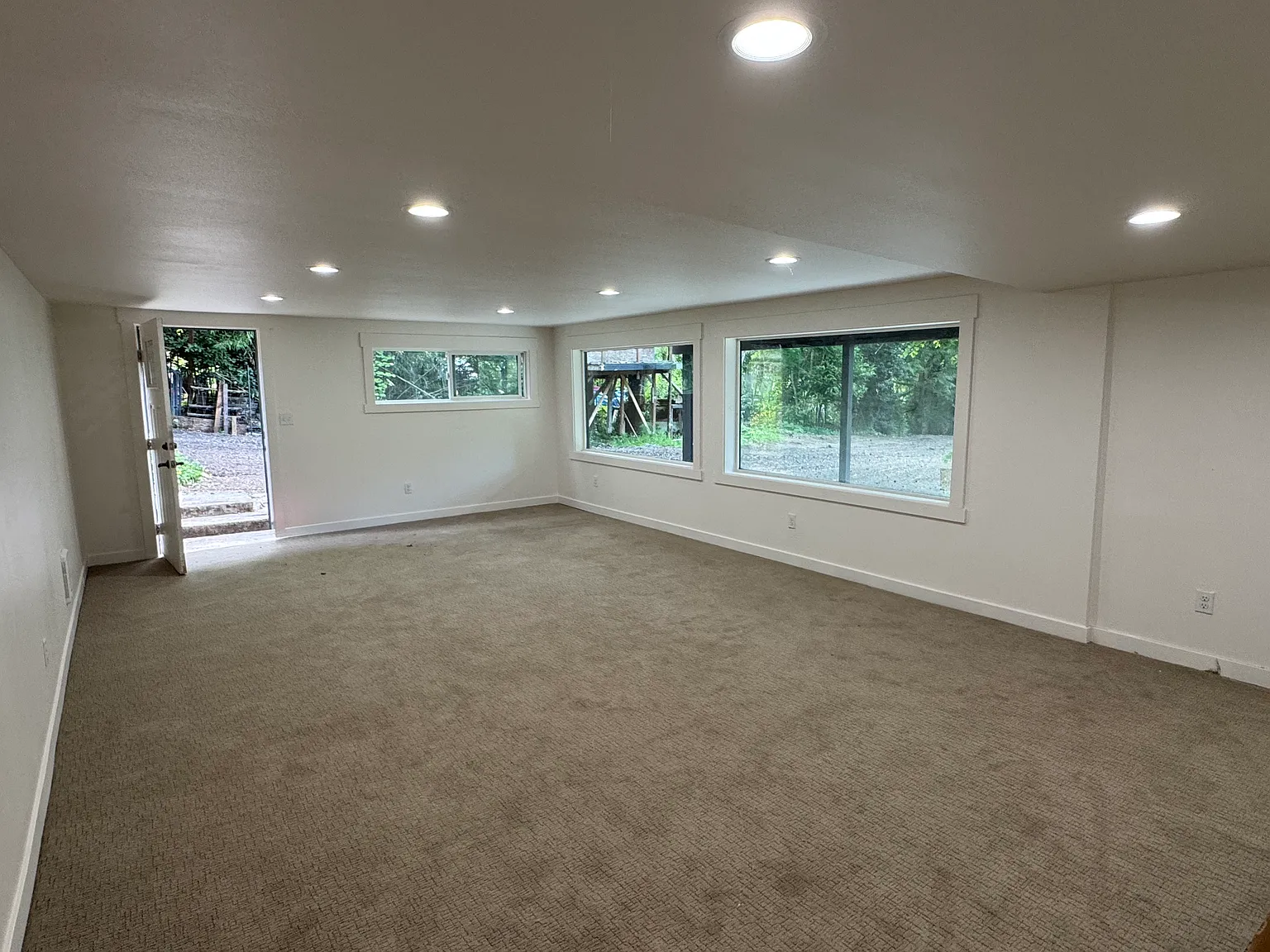 2112 Sunset Dr W — Photo 4