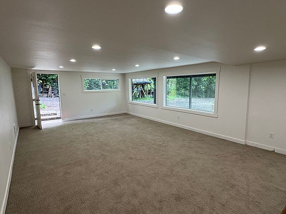 4th image of 2112 Sunset Dr W #B