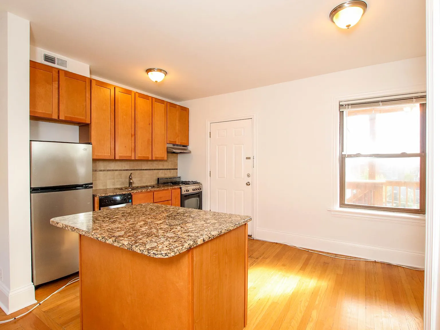 Studio, 550 sqft, $1,400 — Photo 2