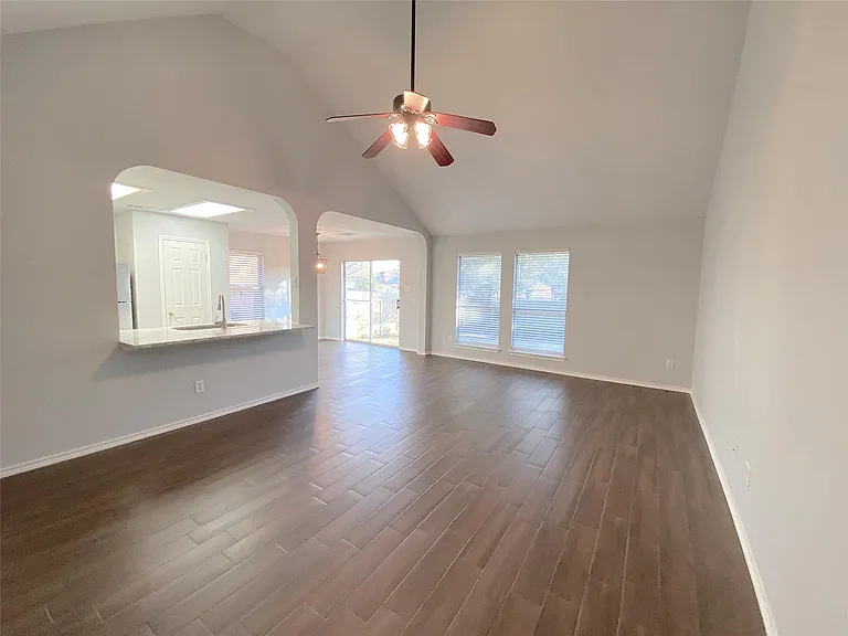 3015 Hill St — Photo 4
