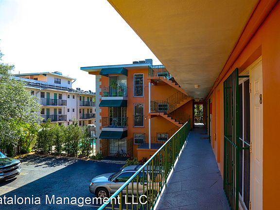 5th image of 3226 Mary St #14