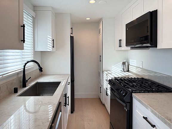 4th image of 121 8th St APT C