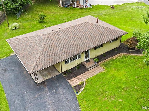 2nd image of 10 Leo Dr