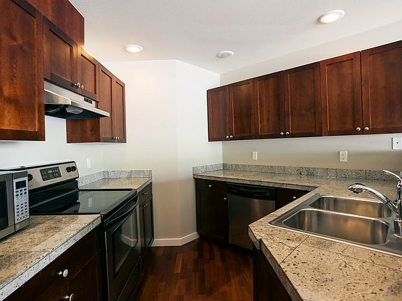 3rd image of 25025 SE Klahanie Blvd APT L202