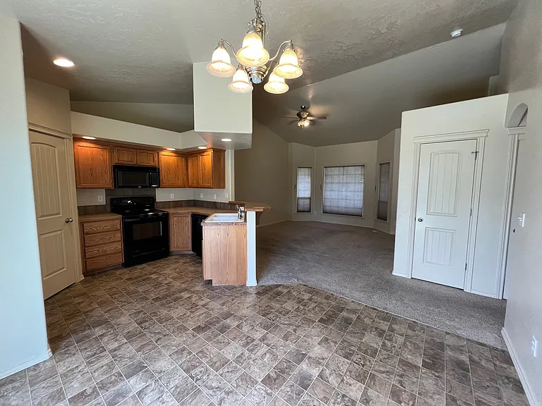 899 W Ashby Dr — Photo 6