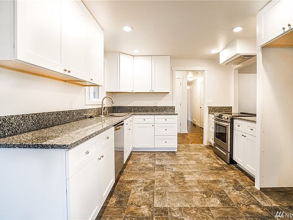 5th image of 4418 110th Pl NE