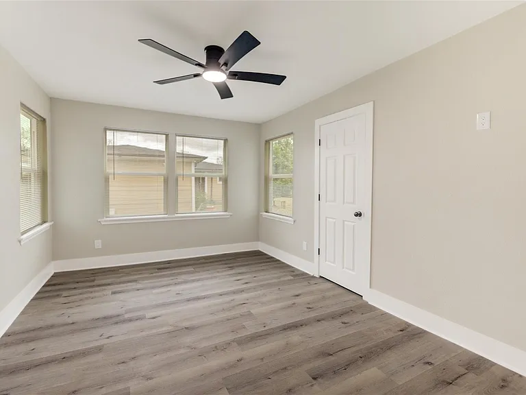 6603 1/2 Narcissus St — Photo 7