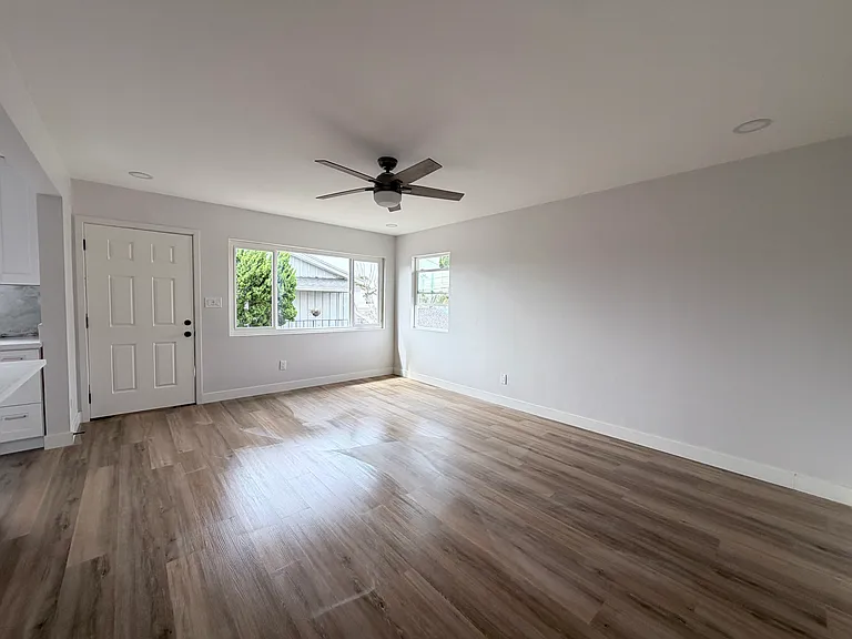 4945 Brighton Ave — Photo 12