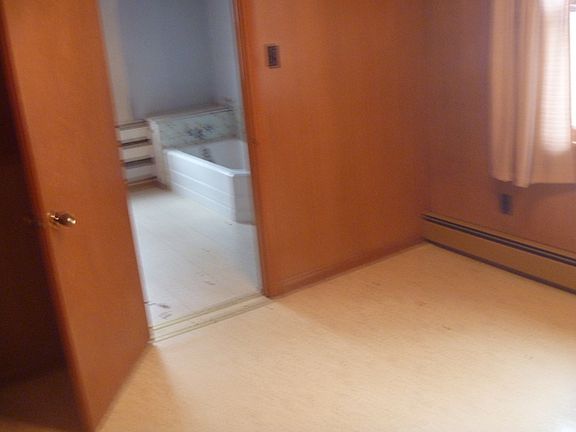 4th image of 560 Blackstone St