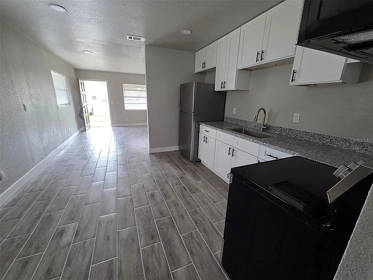 38300 Henry Dr — Photo 10