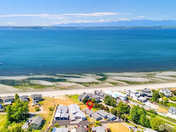5782 Menlo Beach Lane, Freeland, WA 98249