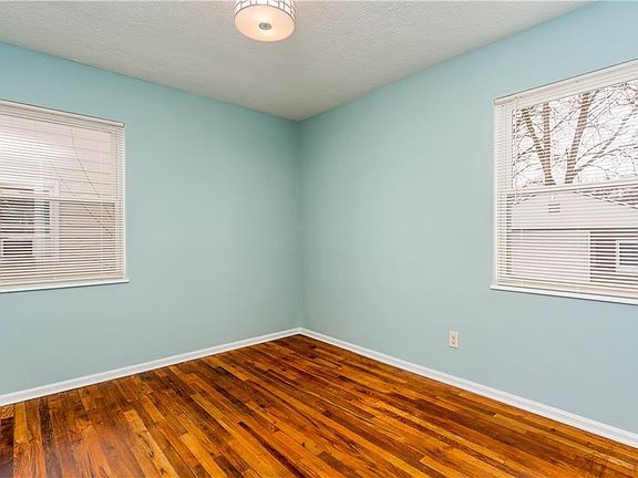 4th image of 629 Eastern Heights Blvd