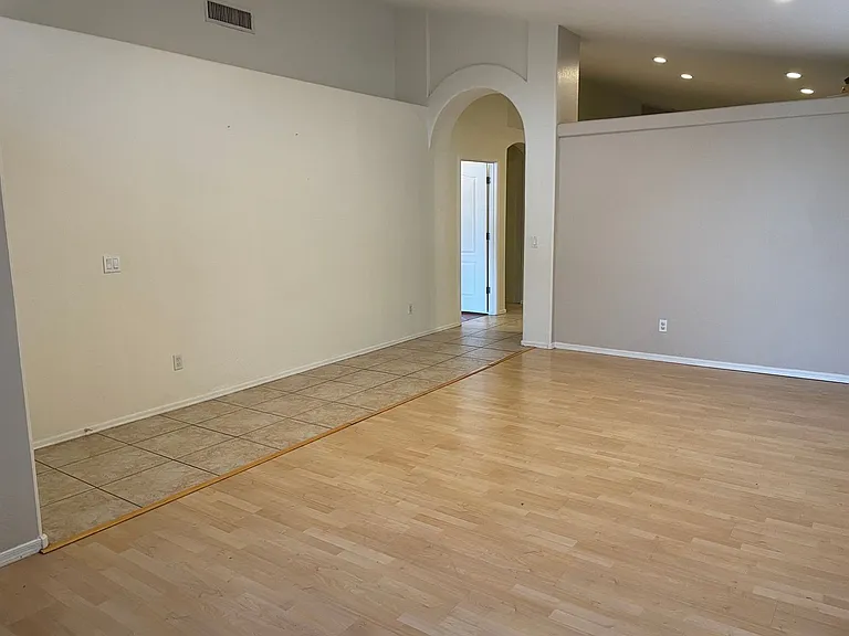 1051 W Todd Dr — Photo 4