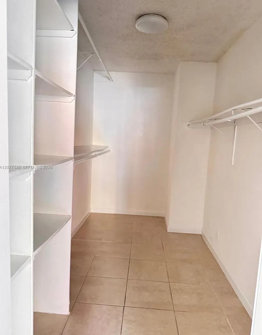 Coral Gate East Condo — Photo 3