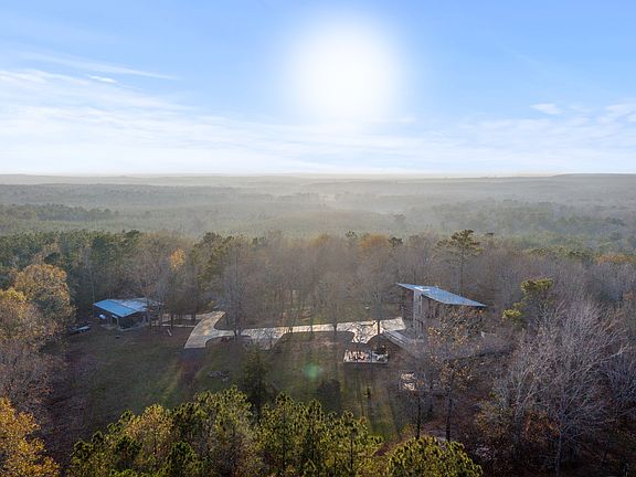 2nd image of 540 Wells Ln