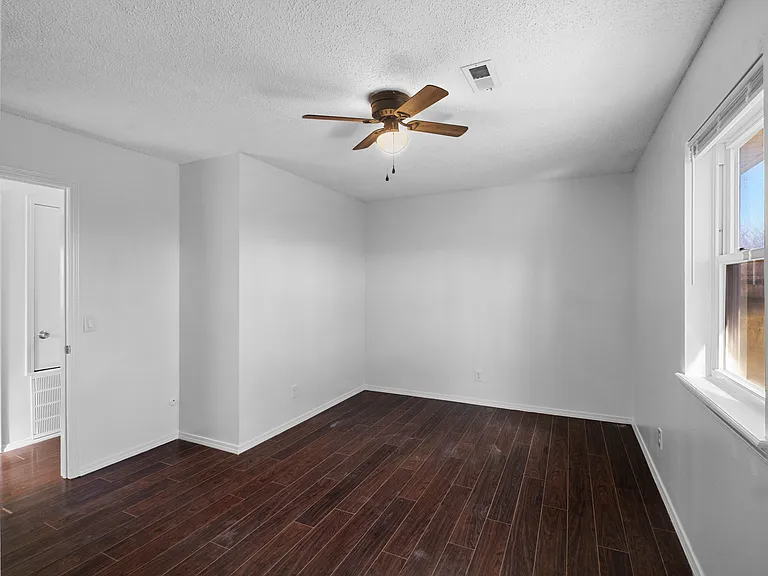 2306 Douglas St — Photo 17