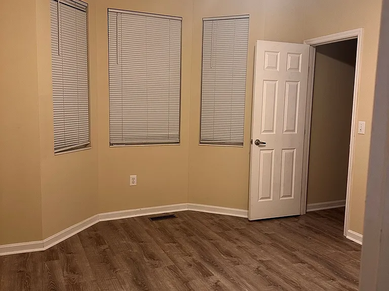 7545 Mansion Cir #F — Photo 30