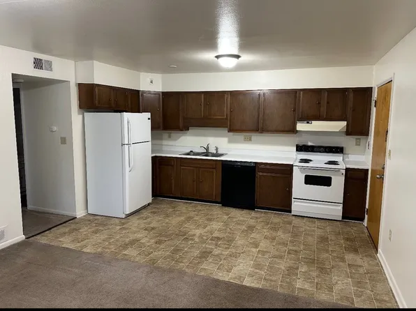 609 S Pike St APT 3, Shinnston, WV 26431