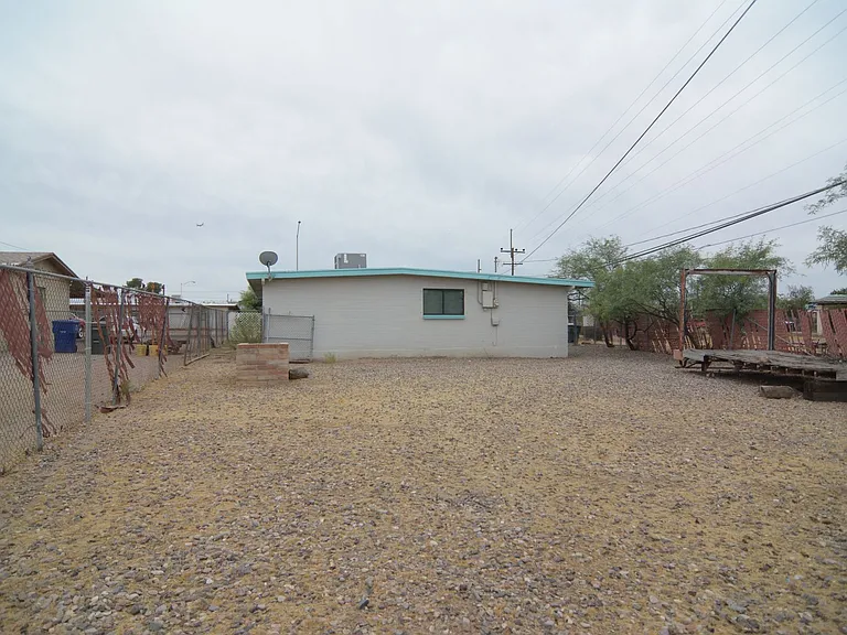 1074 W Pennsylvania Dr — Photo 16