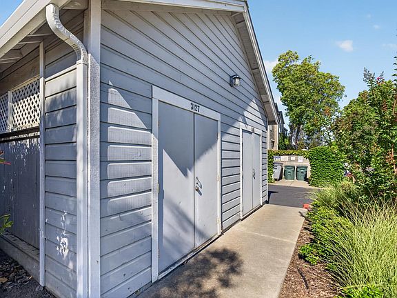 4th image of 3127 Woods Cir