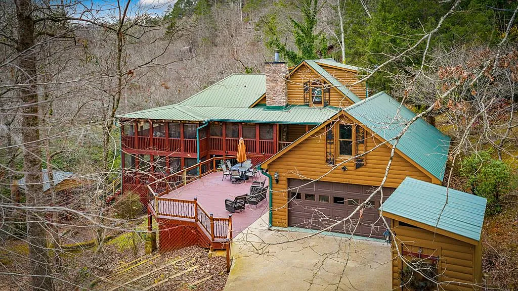 120 N Riverview Ln photo 1