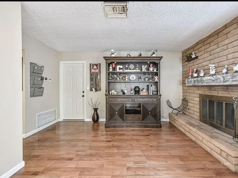 1019 Peg St — Photo 12