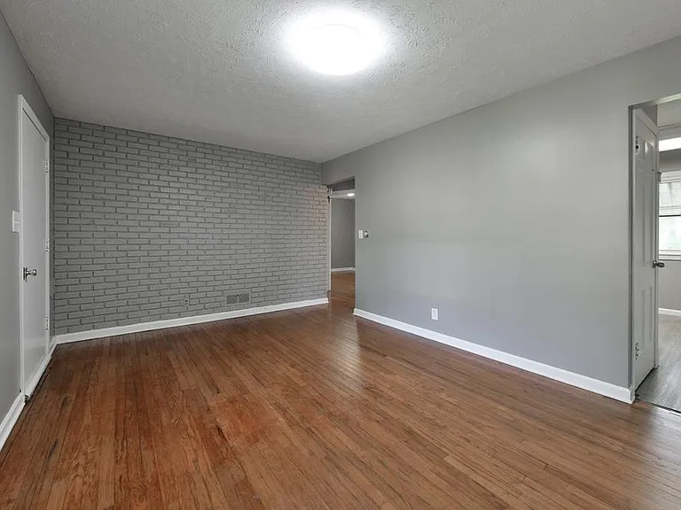1317 Washington St — Photo 15