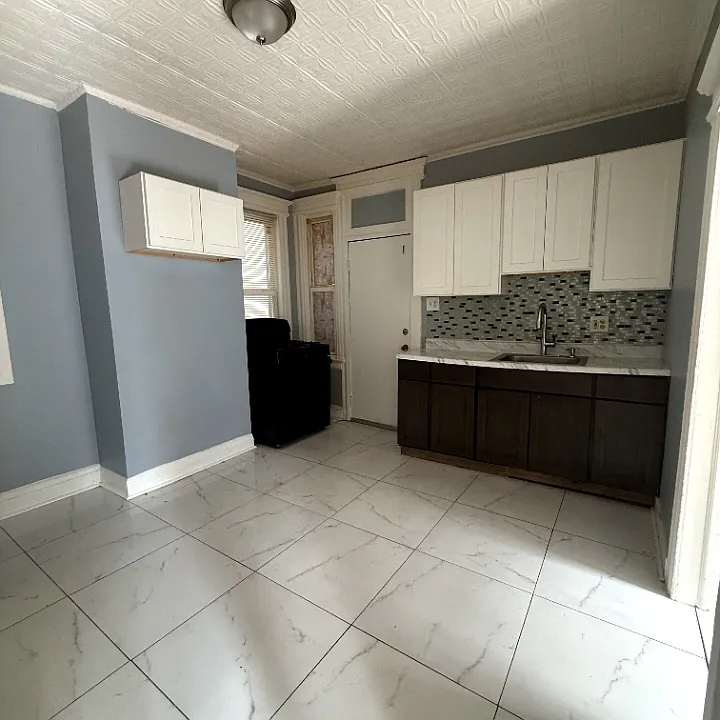 170 Linden Ave #1L