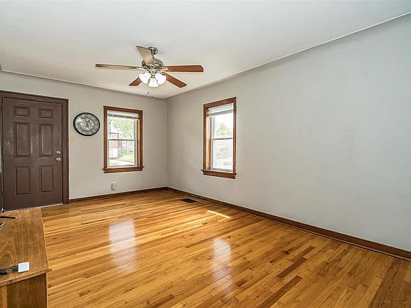 3rd image of 651 Ellwine Dr