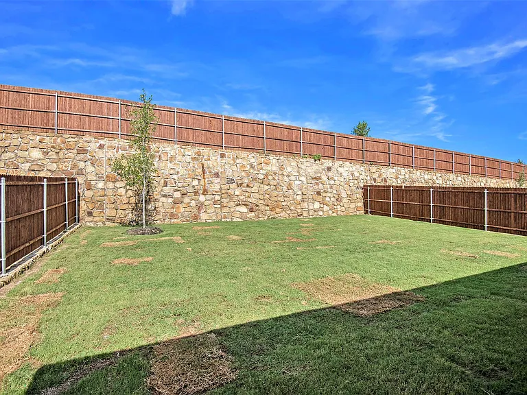 229 Dunmore Dr — Photo 23