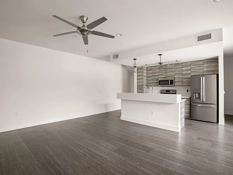 604 N Bluff Dr #228 — Photo 10