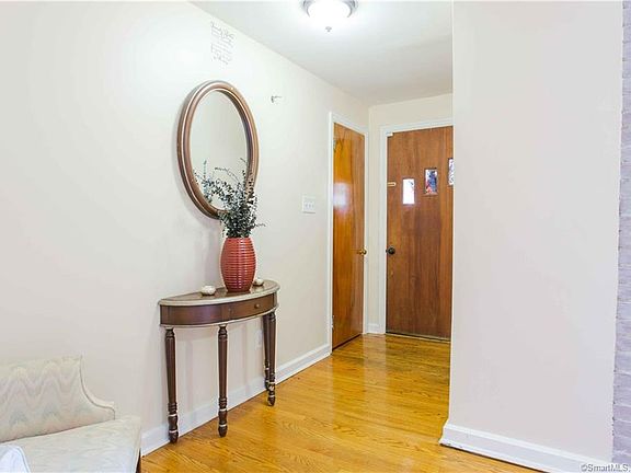 3rd image of 625 Stafford Ave