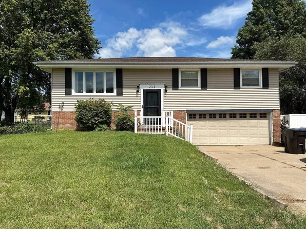 212 Coventry Ln, East Peoria, IL 61611