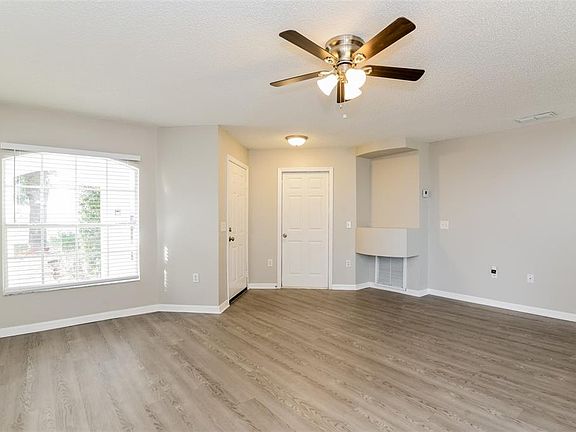 4th image of 540 Royal Ridge Dr