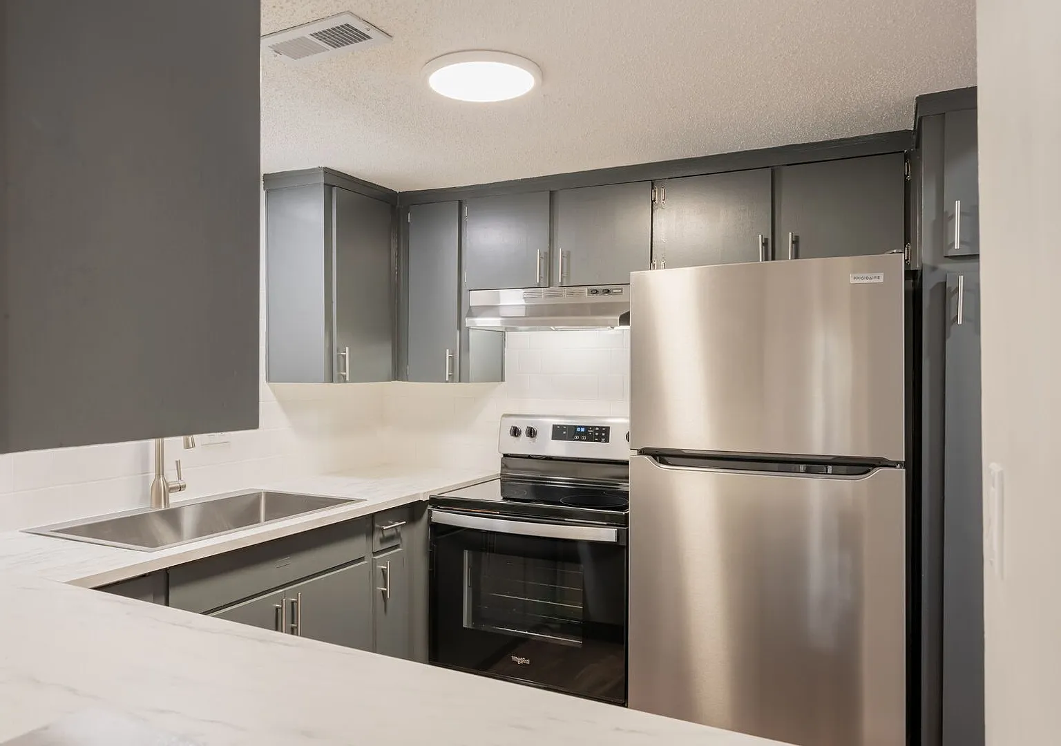 Wornall Place Apartments — Photo 1