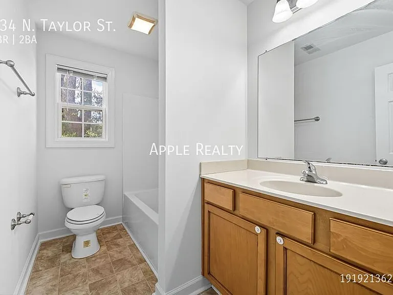 834 N Taylor St — Photo 11