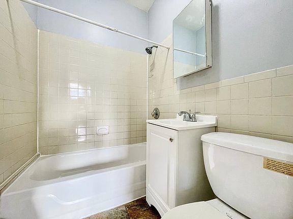 3rd image of 154 Union St #3FF