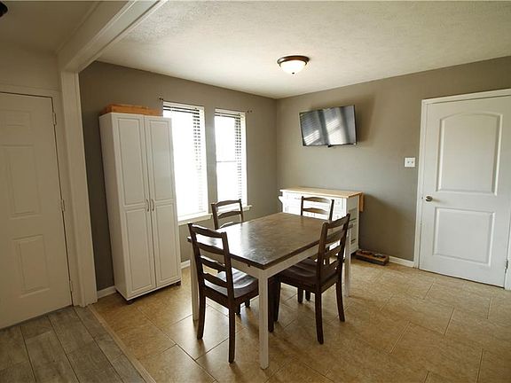 4th image of 154 Janet Dr