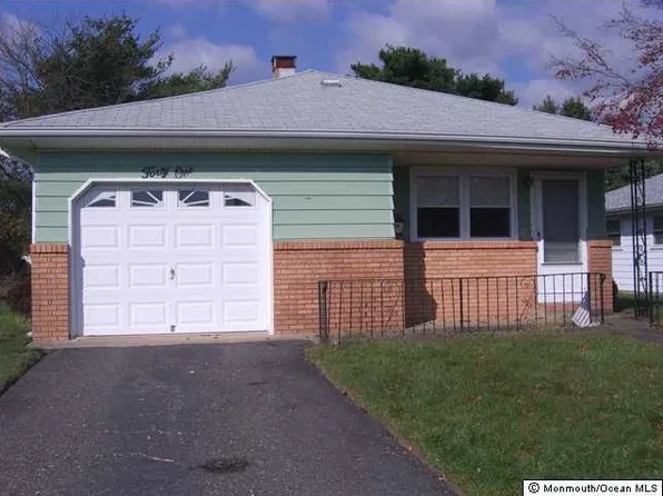 41 Saint David Dr, Toms River, NJ 08757