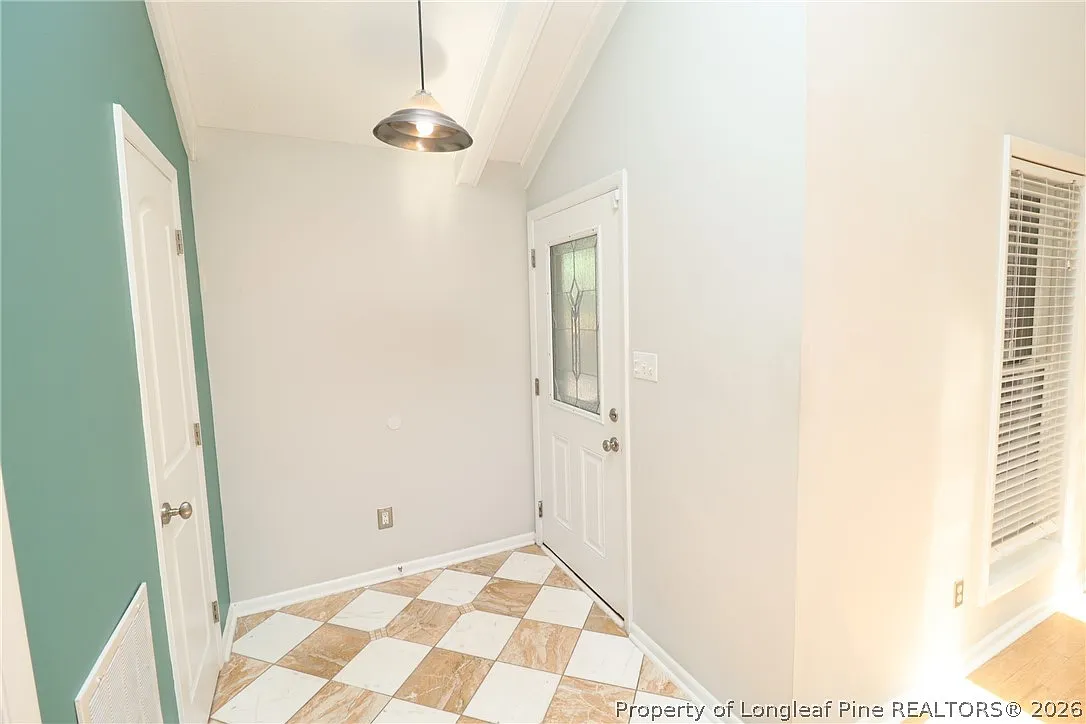 3 bed, 2.0 bath, 1451 sqft, $2,150 — Photo 3