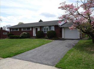 1226 Minnesota Dr, Whitehall, PA 18052